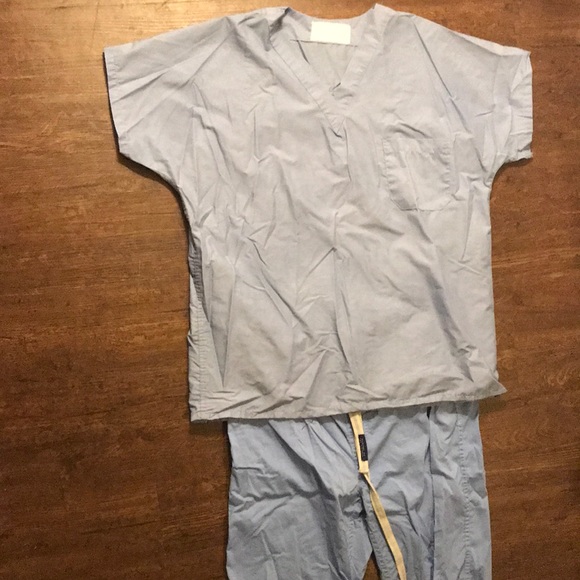 Scrubs top and bottom - Picture 1 of 3